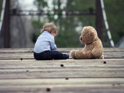 Il bambino NON è un nostro giocattolo, non é “di proprietà”, mia o del papà.
